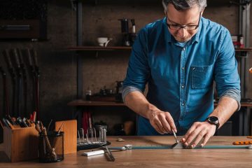 A man shows how to measure a putter